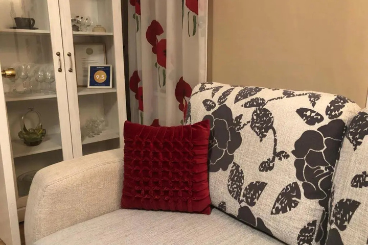 Room 4 of 12