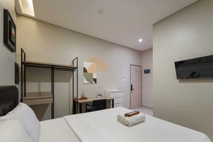 Room 6 of 10