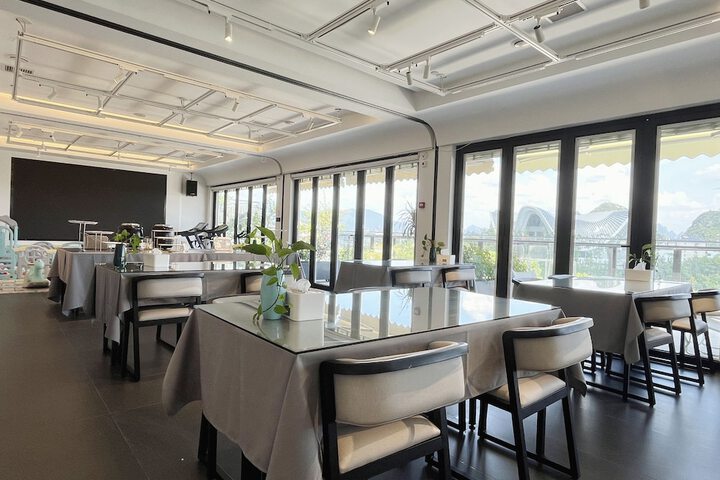 Dining 58 of 102