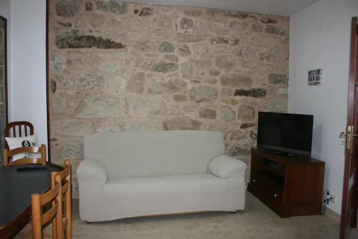 Room 4 of 9