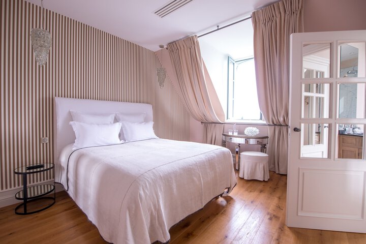 Room 10 of 60