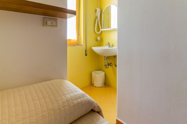 Room 42 of 59