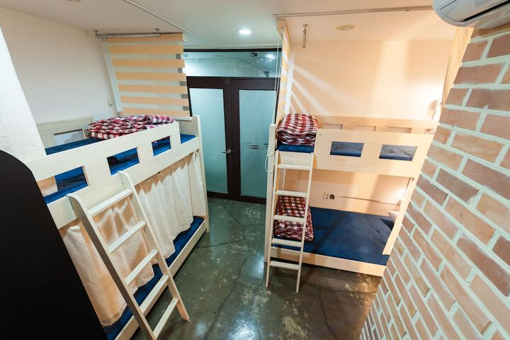 Room 13 of 151