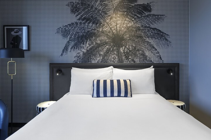 Room 8 of 27