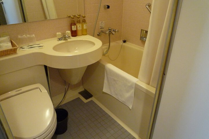 Room 19 of 33