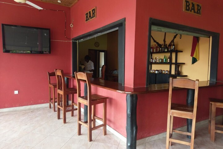 Lounge 35 of 49