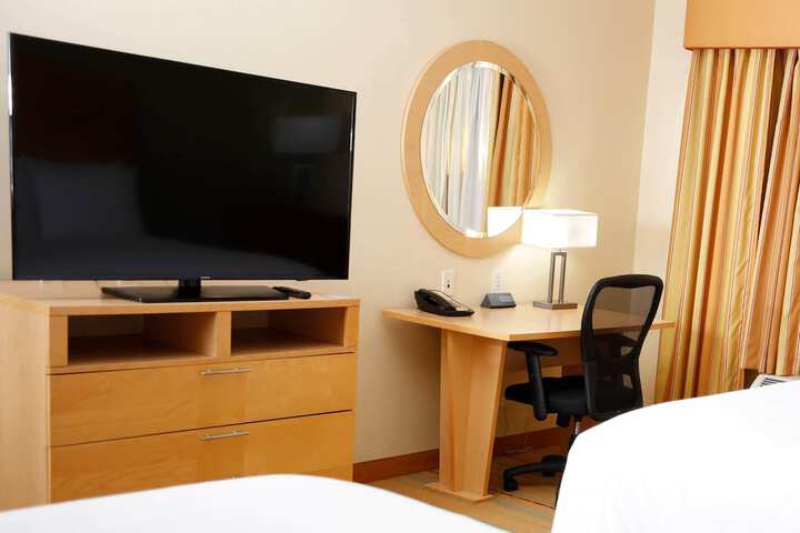 Room 4 of 25