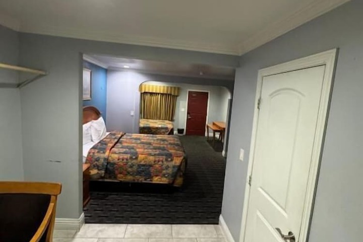 Room 15 of 36
