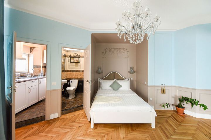 Room 51 of 62