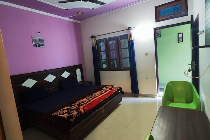 Room 13 of 37
