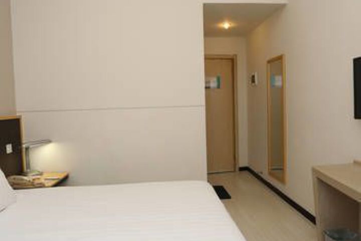 Room 11 of 31