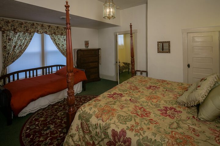 Room 43 of 95