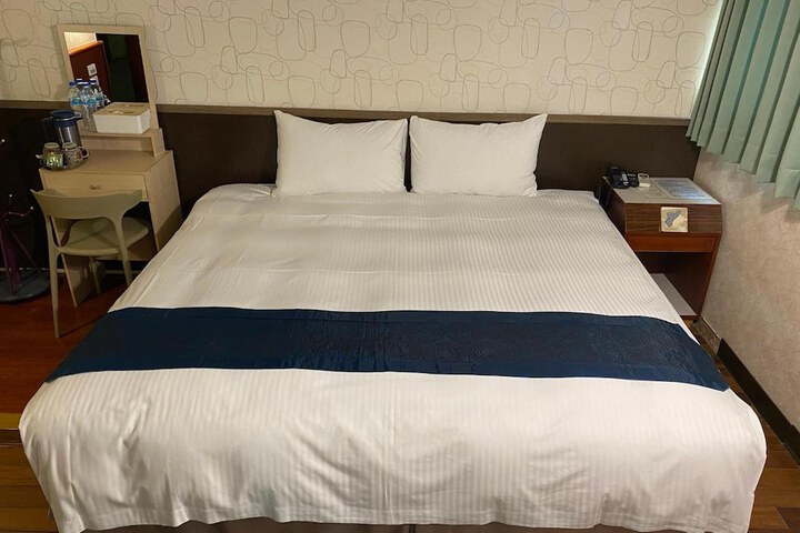 Room 27 of 51