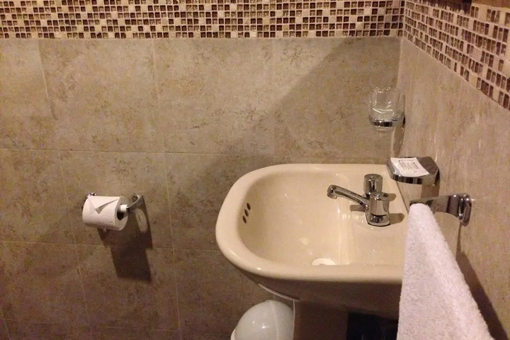 Room 8 of 19