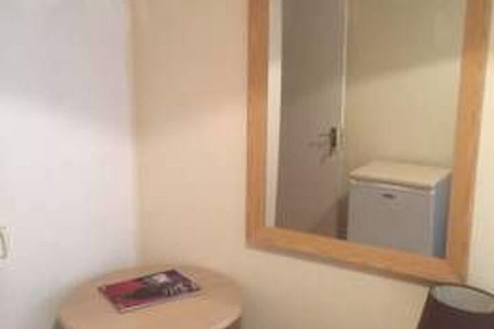 Room 26 of 82