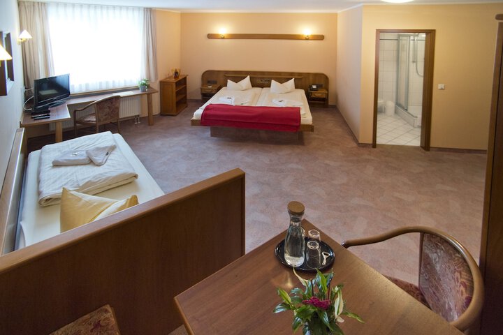 Room 5 of 40