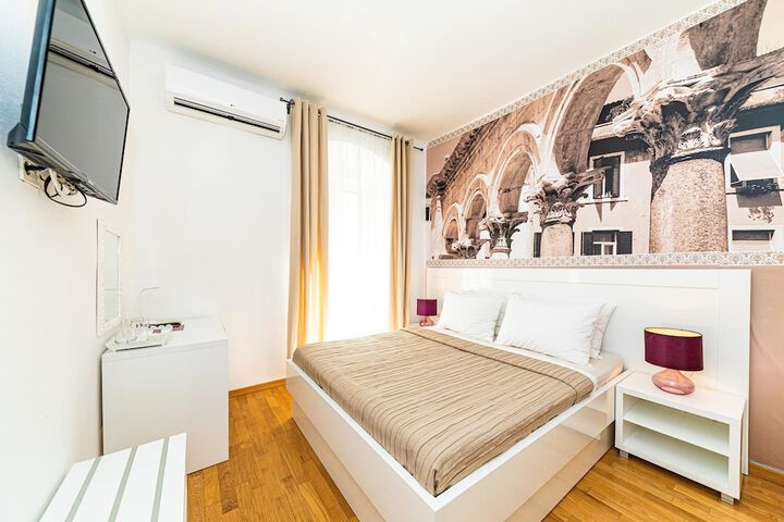 Room 12 of 44