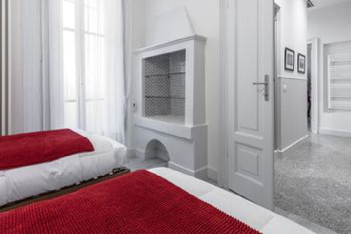 Room 8 of 38