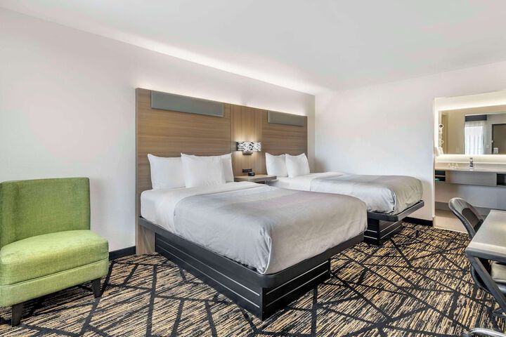 2 Double Beds (1 of 5)