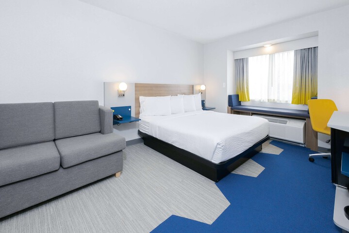 1 King Bed Hearing Accessible Suite (11 of 11)