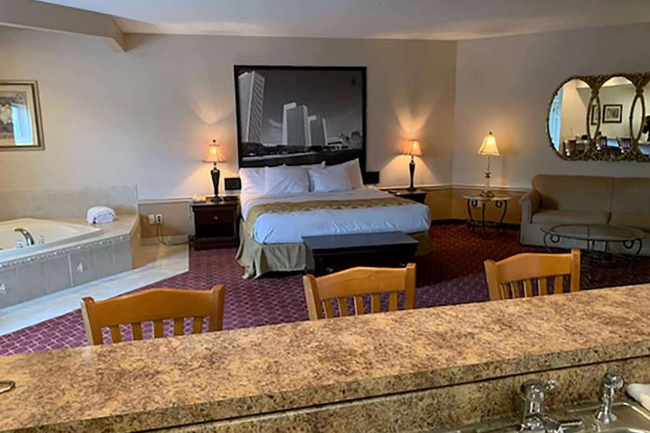 Deluxe Room 1 King Bed (7 of 7)