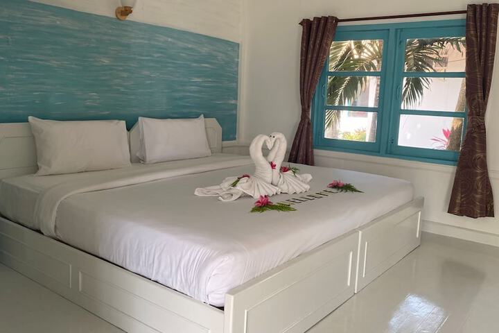 Room 4 of 83