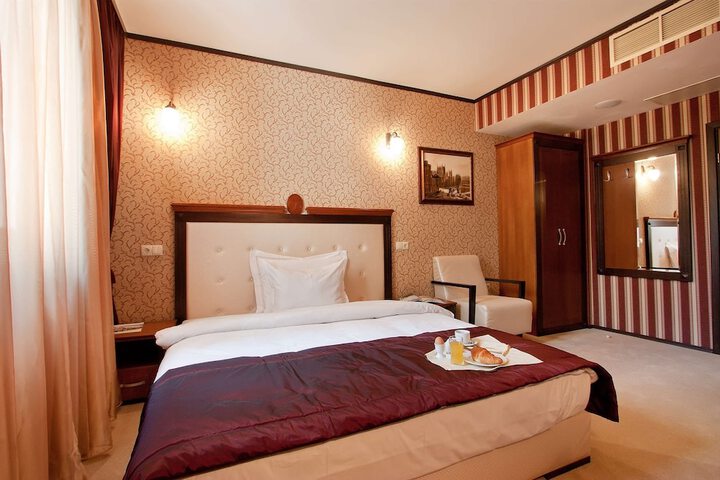 Room 15 of 51