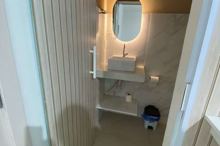 Room 29 of 33
