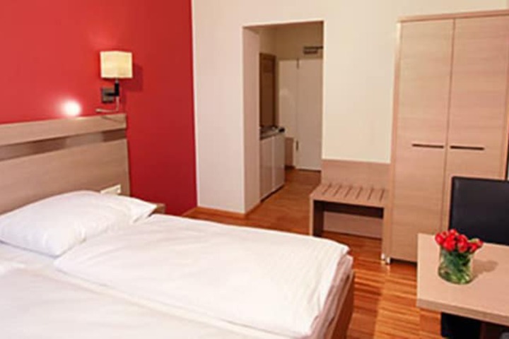 Room 3 of 18
