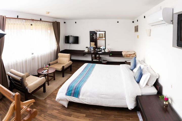 Room 16 of 48