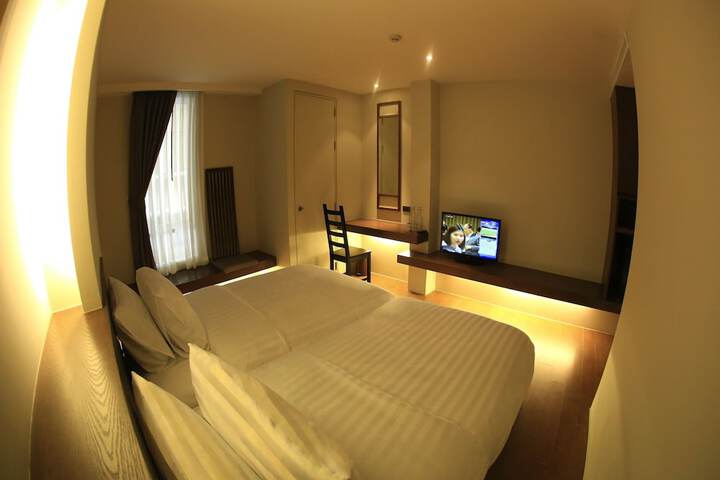Room 15 of 34