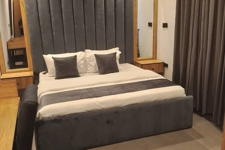 Room 4 of 19