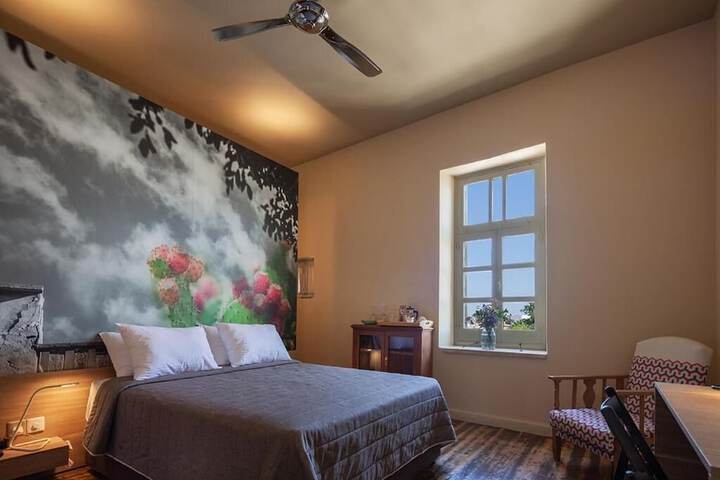 Room 3 of 128