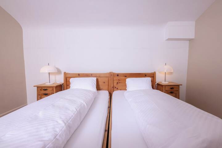 Room 45 of 103