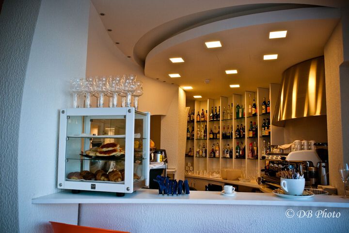 Lounge 54 of 70