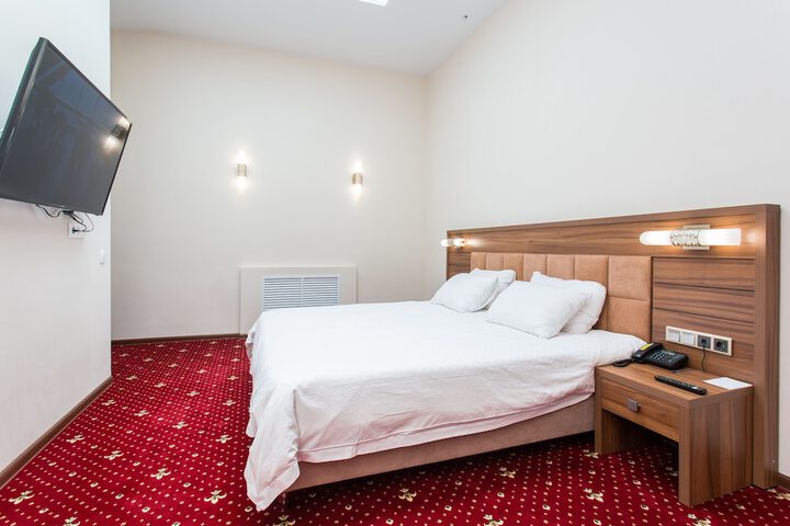 Room 6 of 23