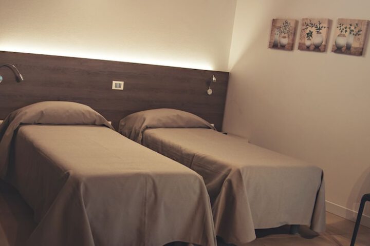 Room 13 of 79