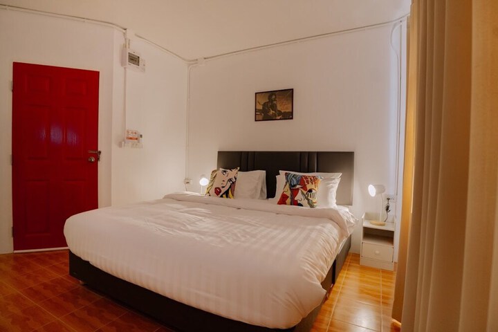 Room 5 of 20
