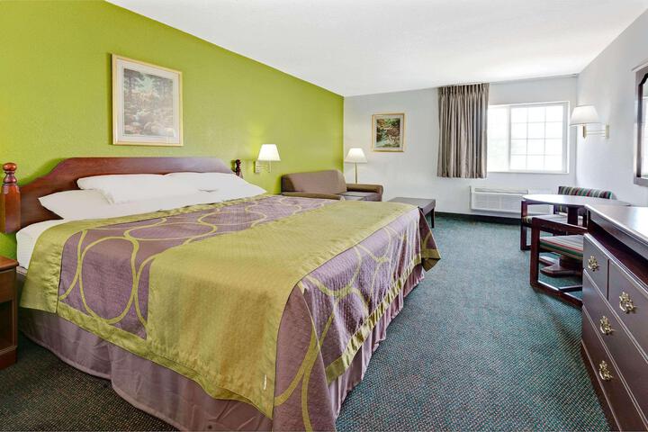 2 Queen Beds (2 of 10)