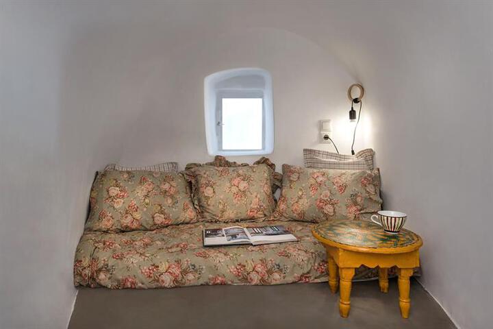 AERIE-SANTORINI