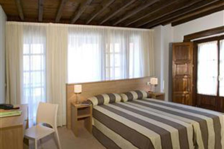 Room 4 of 6