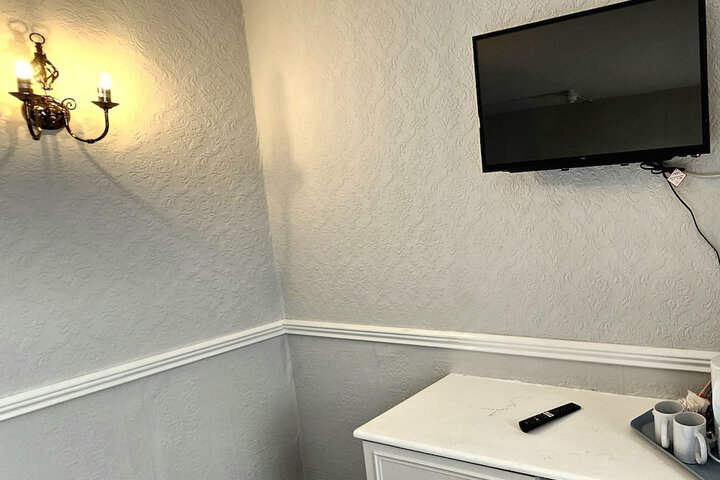 Room 11 of 80