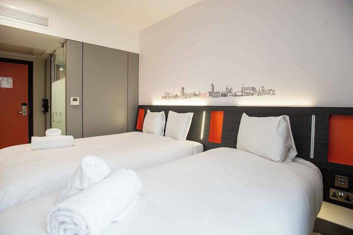 Room 32 of 59