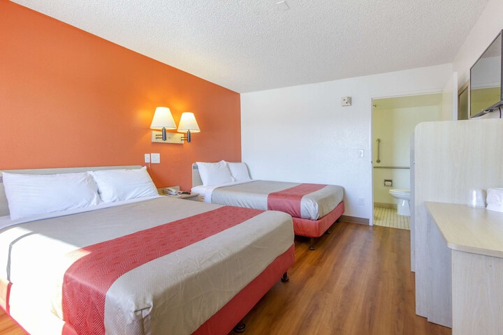 Room 7 of 27