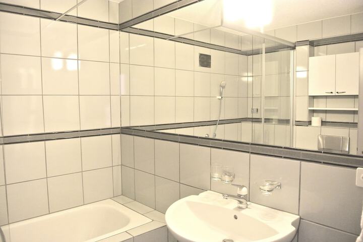 Room 4 of 6