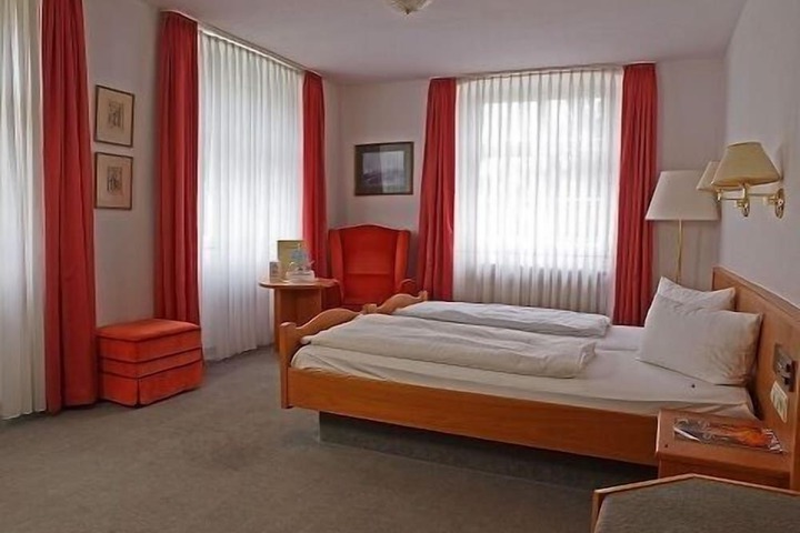 Room 7 of 62