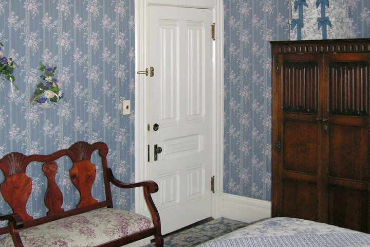 Room 2 of 66