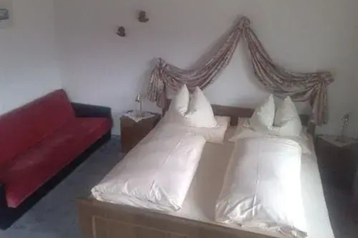 HOTEL PENSION CENTRAL