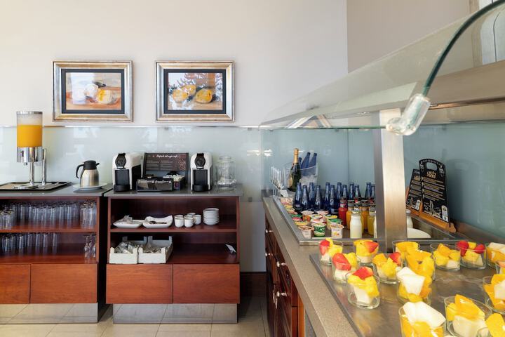 Breakfast/Coffee Service 27 of 76