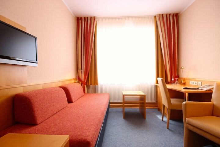 Room 30 of 42